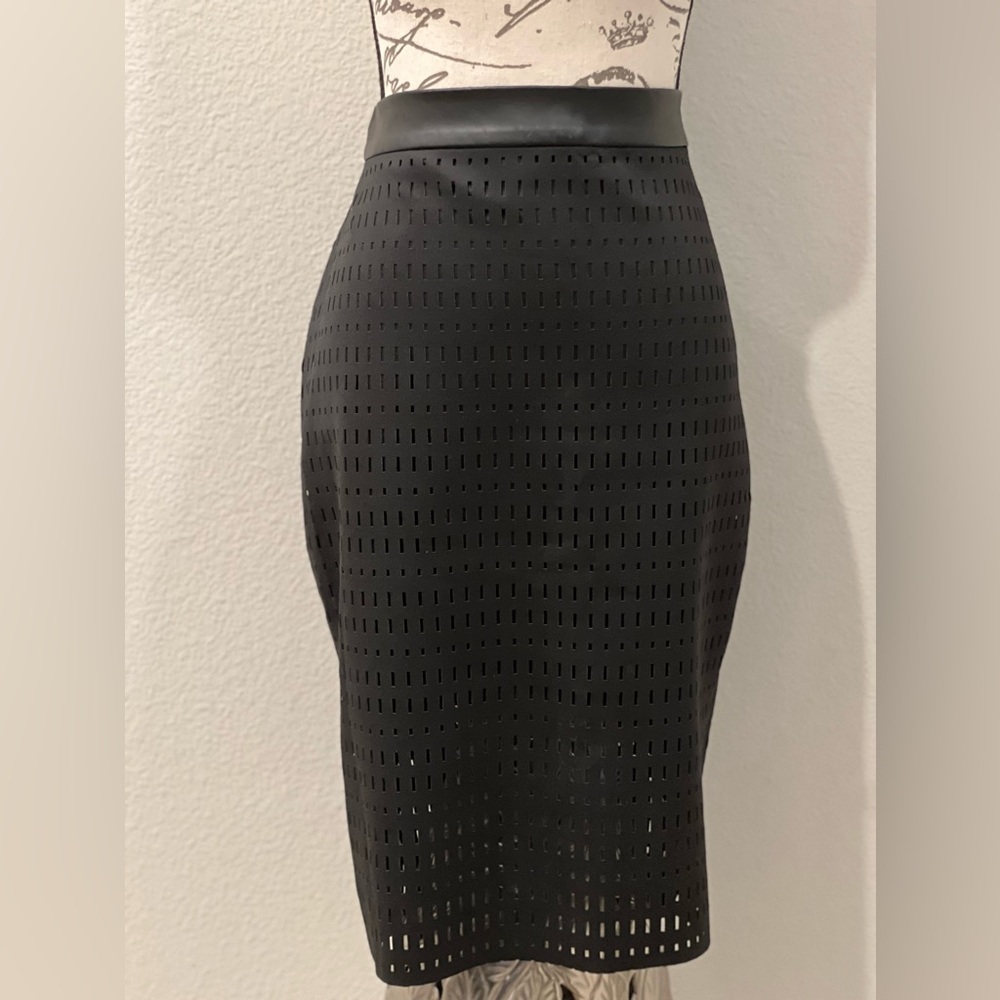 One 5 One black pencil skirt M